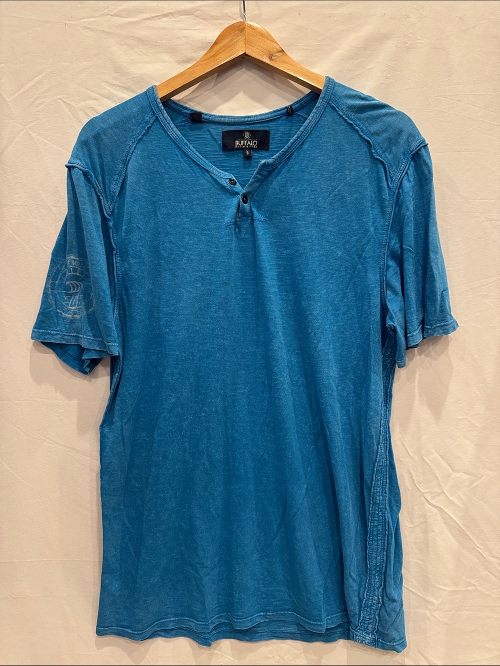Y2K Buffalo David Bitton Men's Short-Sleeve Graphic Henley Tee L 100% Cotton